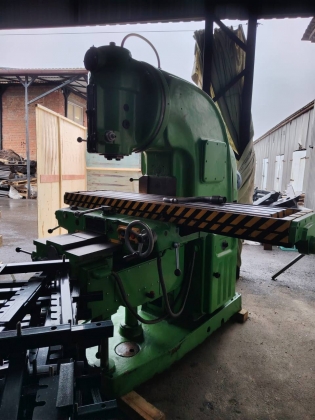 Вертикально-фрезерный, 6М13.