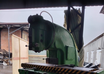 Вертикально-фрезерный, 6М13.