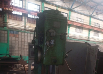 Вертикально-сверлильный универсальный станок 2Н118