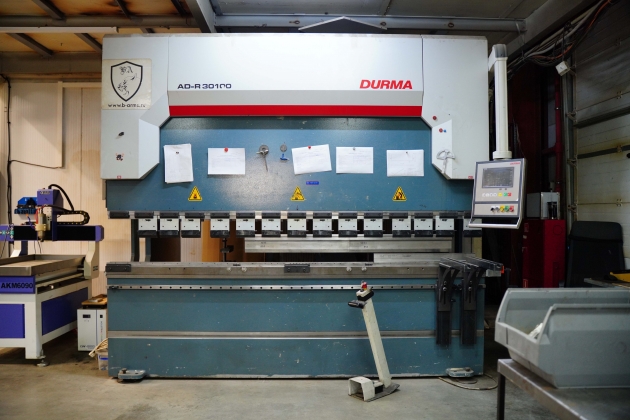 Durma AD-R 30100 с чпу DT-10 Пресс листогибочный