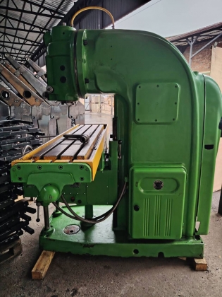 Вертикально-фрезерный, 6М13.