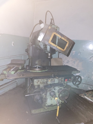 Вертикально-фрезерный станок 6Р12