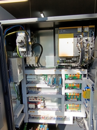 Токaрнo-фрeзeрный станок SMEC SL2000AM с устройством подачи прутка Fedek DH65L-S2