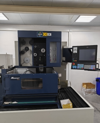 ПРОВОЛОЧНО-ВЫРЕЗНОЙ СТАНОК NEUCUT S55T