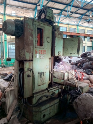 Станок вертикально-сверлильный  2Р135Ф2-1