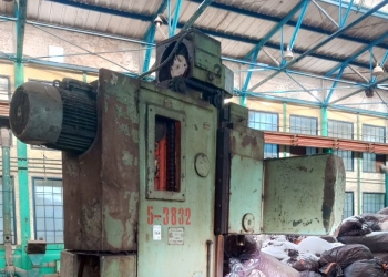 Станок вертикально-сверлильный  2Р135Ф2-1