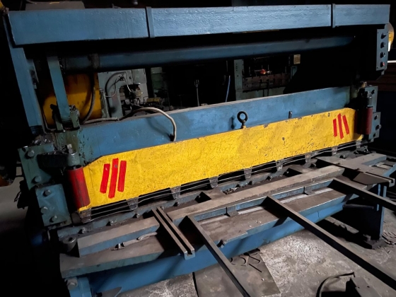 Гильотинные ножницы механические НГ-16