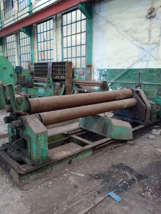 Машина листогибочная трехвалковая И 220А