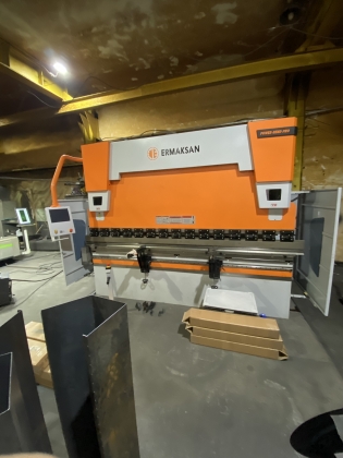 Гидравлический листогибочный пресс Ermaksan с ЧПУ POWER BEND 3100-100 выпуск 2023 года