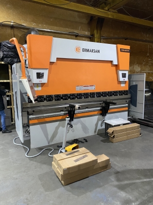 Гидравлический листогибочный пресс Ermaksan с ЧПУ POWER BEND 3100-100 выпуск 2023 года