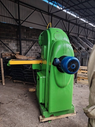 Вертикально-фрезерный, 6М13.