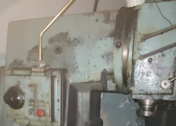 Вертикально-фрезерный станок 6Р12