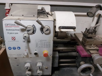 Токарно-винторезный станок с ЧПУ OPTIMUM D 320 х 920